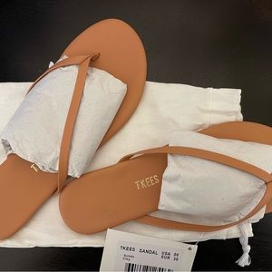 Tkees Pigments Sandals NWT, color is Clay, Size 8